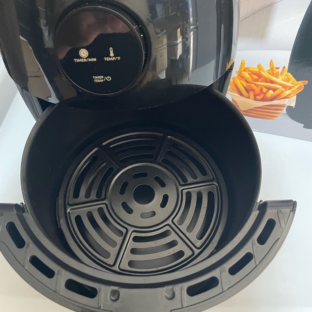 2qt Air fryer, great for dorm rooms